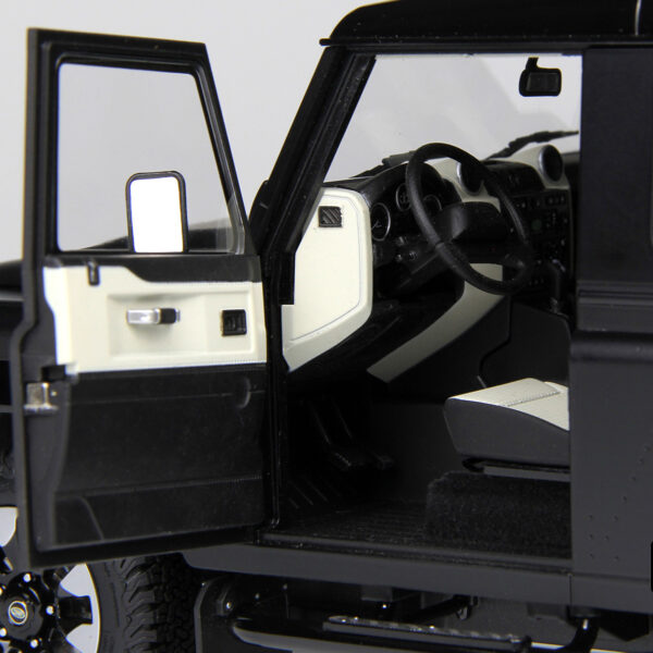 1/18 LCD Defender 90 Works V8 70th Edition (Black) 1/18 LCD Defender 90 Works V8 70th Edition (Black)