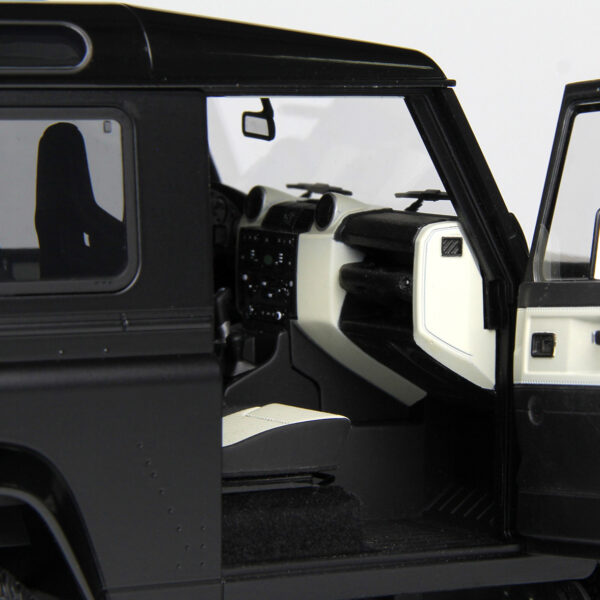 1/18 LCD Defender 90 Works V8 70th Edition (Black) 1/18 LCD Defender 90 Works V8 70th Edition (Black)