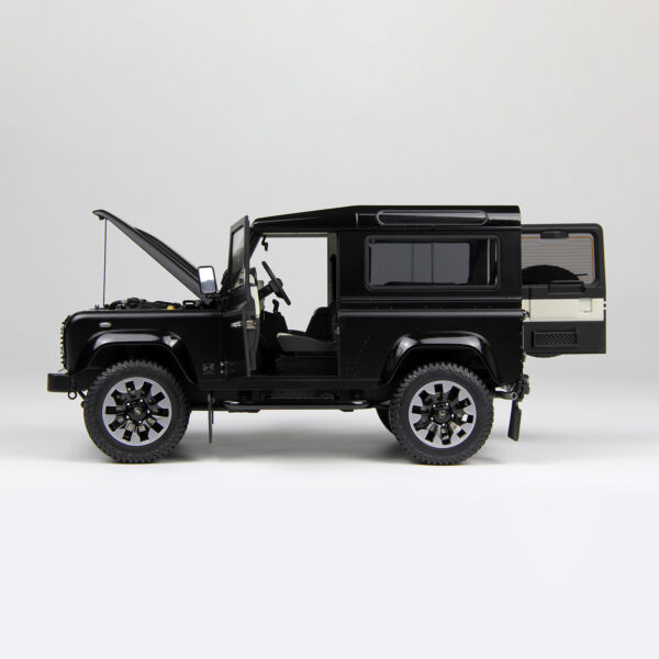 1/18 LCD Defender 90 Works V8 70th Edition (Black) 1/18 LCD Defender 90 Works V8 70th Edition (Black)