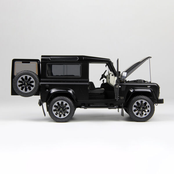 1/18 LCD Defender 90 Works V8 70th Edition (Black) 1/18 LCD Defender 90 Works V8 70th Edition (Black)