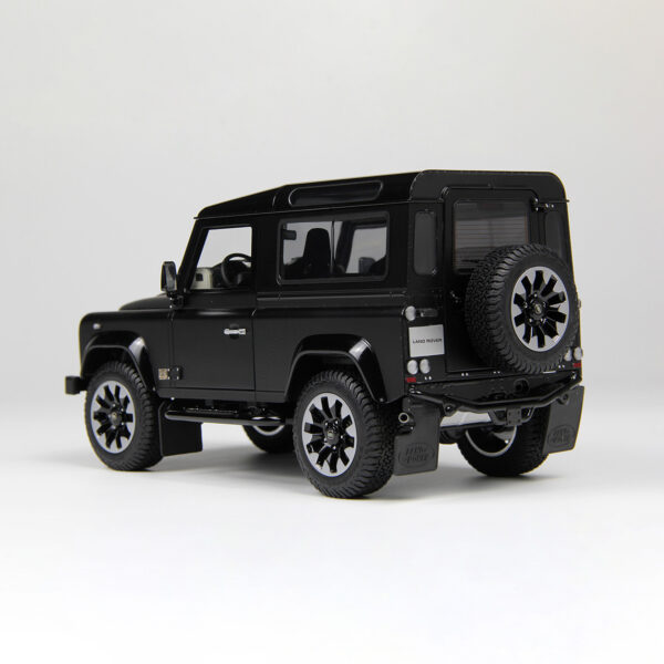 1/18 LCD Defender 90 Works V8 70th Edition (Black) 1/18 LCD Defender 90 Works V8 70th Edition (Black)