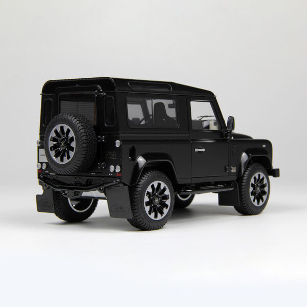 1/18 LCD Defender 90 Works V8 70th Edition (Black) 1/18 LCD Defender 90 Works V8 70th Edition (Black)