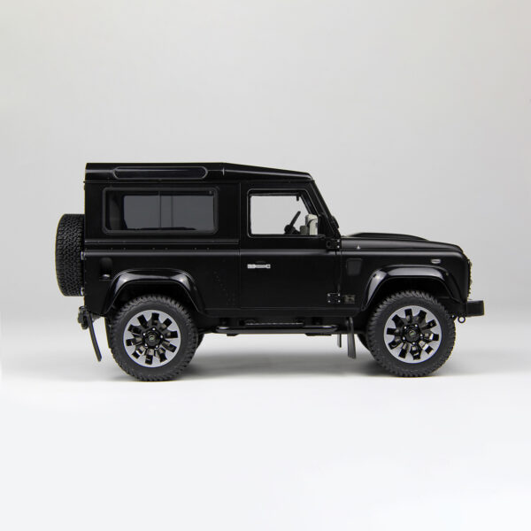 1/18 LCD Defender 90 Works V8 70th Edition (Black) 1/18 LCD Defender 90 Works V8 70th Edition (Black)