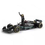 Bburago 1/24 F1 Model Car with Figure Mercedes-AMG Petronas 2023 W14 E-Performance #44 Lewis Hamilton 18-28028