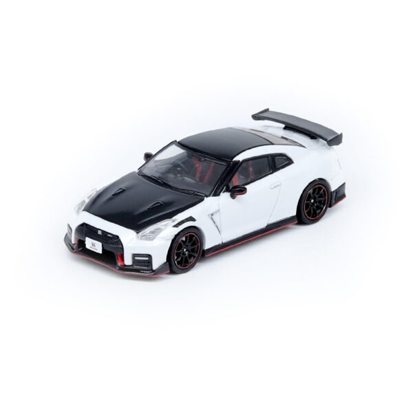 INNO64 Nissan GTR R35 Nismo White INNO64 Nissan GTR R35 Nismo White