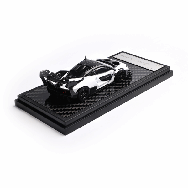 1:64 LCD McLaren Senna GTR (White) 1:64 LCD McLaren Senna GTR (White)