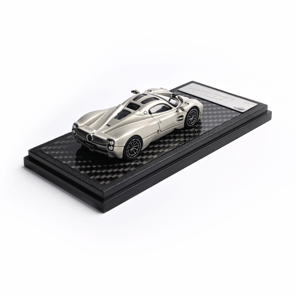 LCD 1/64 Pagani Utopia (Gold) LCD 1/64 Pagani Utopia (Gold)