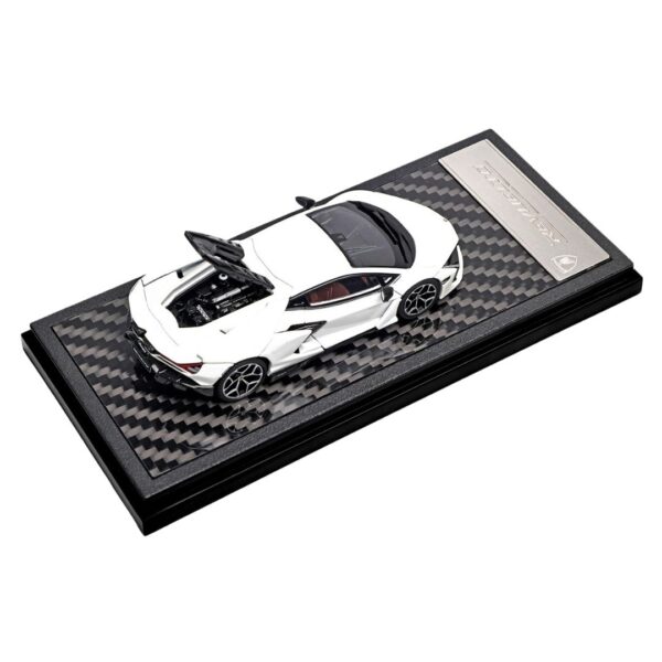 LCD 1/64 Lamborghini Revuelto White