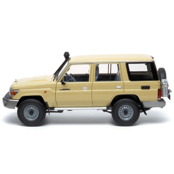 Almost Real 1/18 2017 Toyota Land Cruiser 76 Almost Real 1/18 2017 Toyota Land Cruiser 76