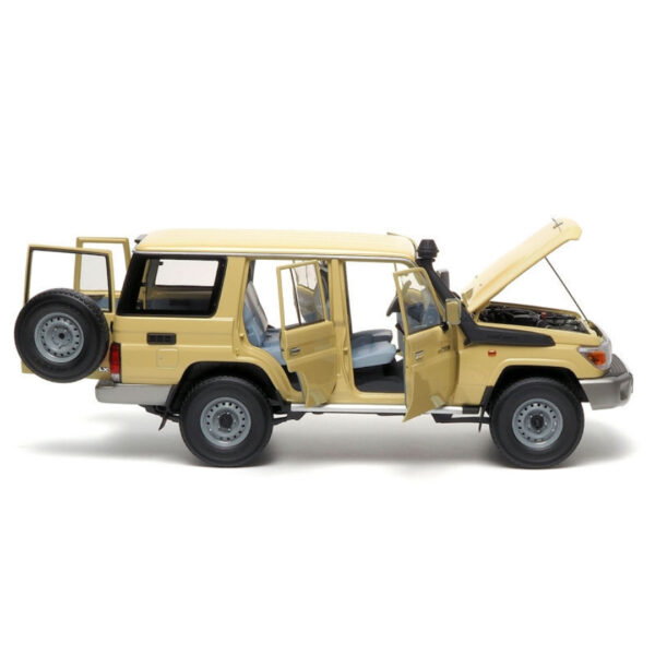 Almost Real 1/18 2017 Toyota Land Cruiser 76 Almost Real 1/18 2017 Toyota Land Cruiser 76