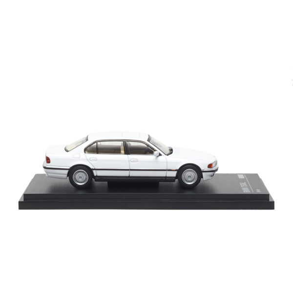 ARBOX 1/64 BMW 750iL (E38) - White