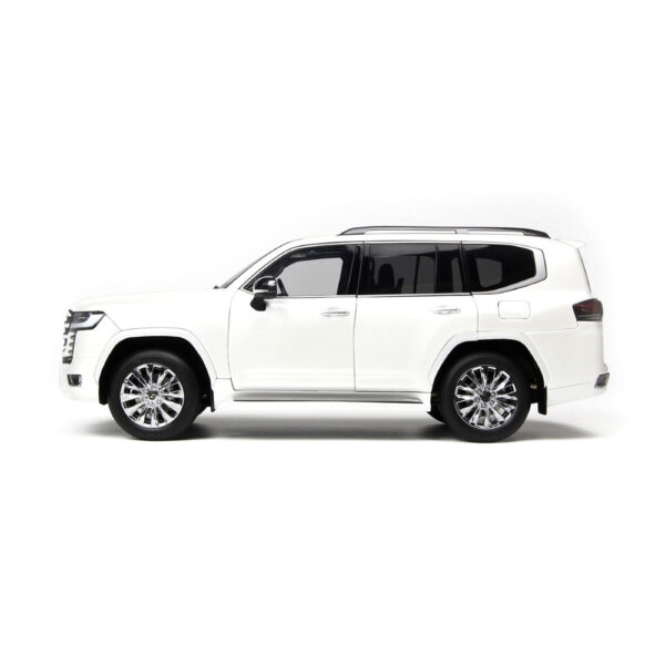 1-18 Toyota Land Crusier 300-ZX-White