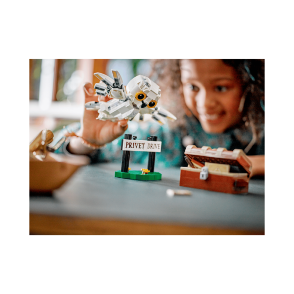 LEGO Harry Potter Hedwig at 4 Privet Drive 76425