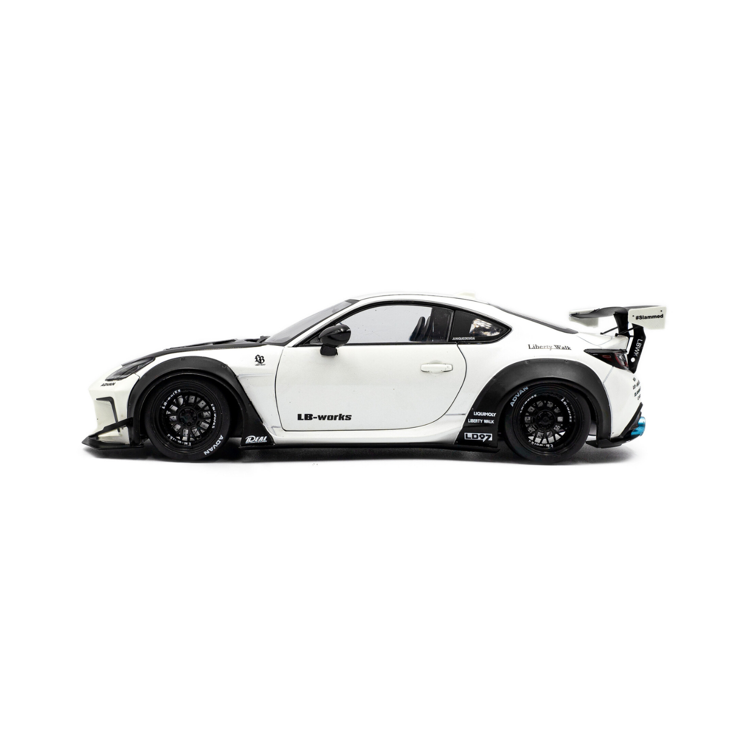 Solido 118 Toyota GR86 LBWK Body Kit Pearl White (2024)-2